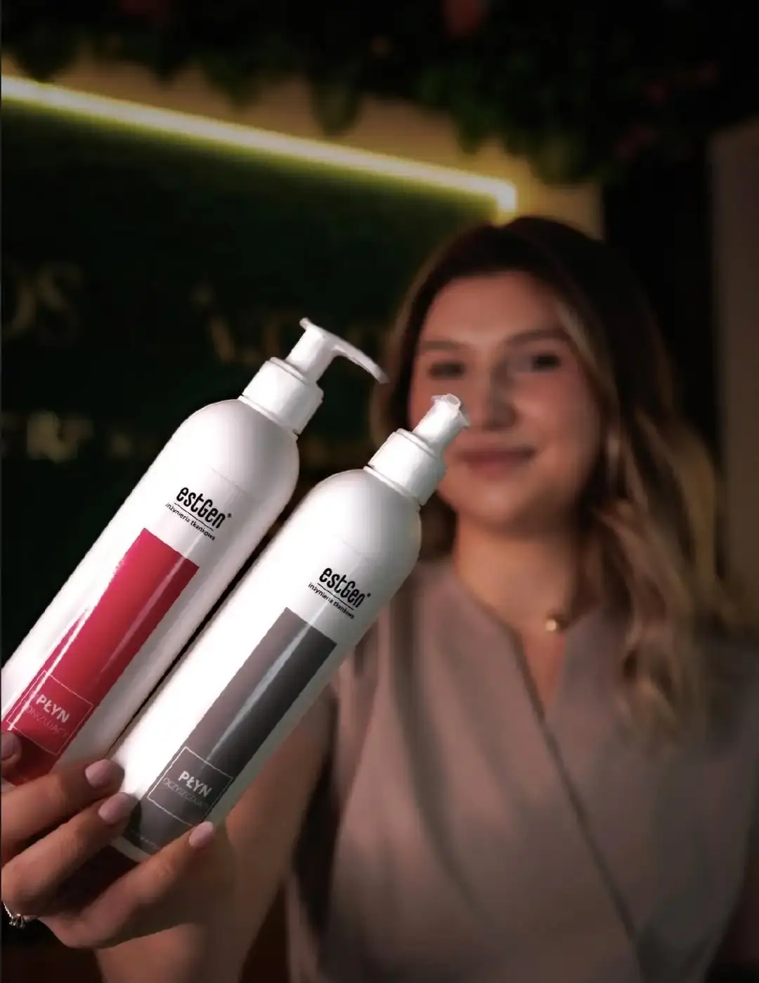 Manicure hybrydowy wykonany w naszym salonie - jesienne kolory